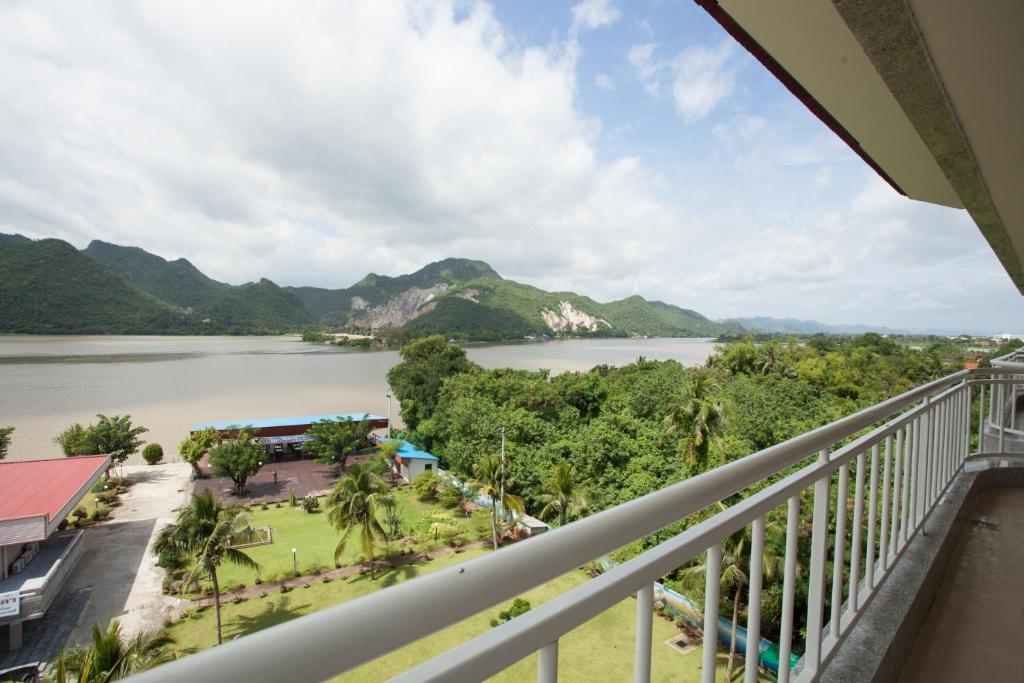 Hotel Kan Канчанабури Номер фото